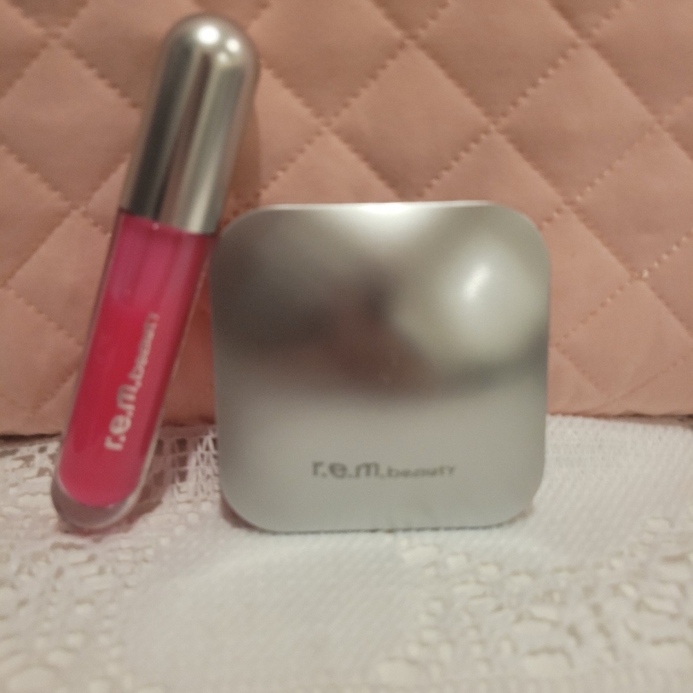 r.e.m. beauty Lip Gloss and Compact Set
